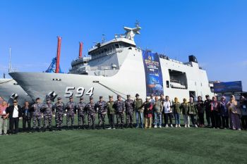 TNI AL berangkatkan 1.200 pemudik ke Babel gunakan KRI Semarang