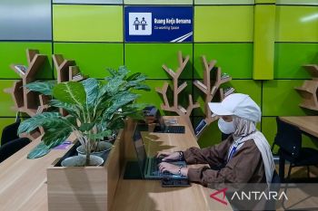 Menunggu kereta lebih nyaman dengan coworking space di Stasiun Gambir