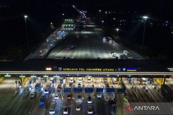 Arus kendaraan mudik di GT Cikampek Utama ramai lancar