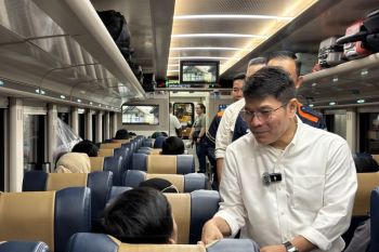 Dirut LKBN ANTARA lepas peserta mudik bersama ANTARA