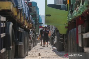 Minister urges logistics firms to follow Eid transport rules