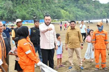 Goro di Pantai Air Manis, Wako Fadly Amran sampaikan destinasi wisata Padang siap sambut wisatawan saat libur lebaran
