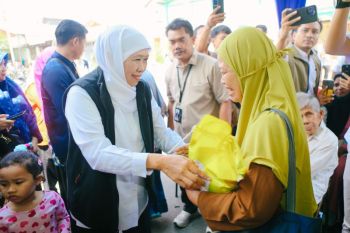 Khofifah gelar pasar murah untuk bantu warga jelang Idul Fitri