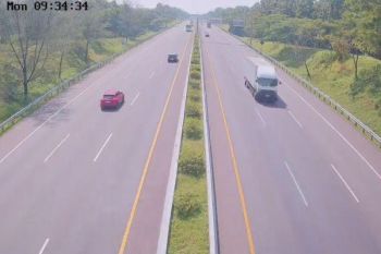 Arus lalu lintas di sepanjang ruas jalan Tol Cipali melandai