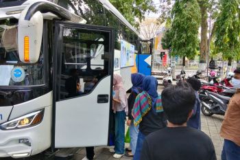 Wali Kota Mataram lepas 250 peserta program mudik gratis