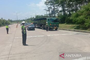 Pemkab Batang memperketat pengawasan lokasi parkir truk di pantura