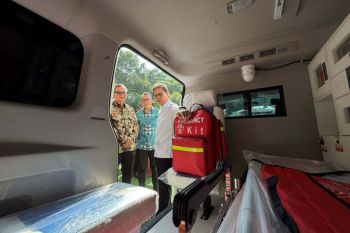 Astra salurkan ambulans dan alat kesehatan untuk Sumatera