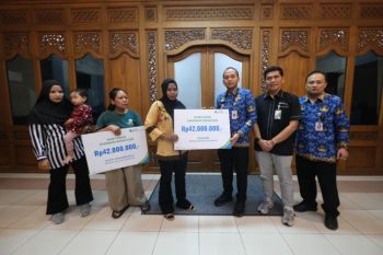 Ahli waris pekerja rentan di Surakarta terima santunan jaminan kematian BPJS Ketenagakerjaan