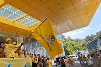 Bahlil lepas keberangkatan rombongan mudik gratis Golkar