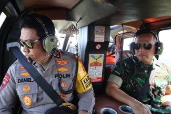 TNI-Polri-Basarnas pantau mudik di Pelabuhan Gilimanuk pakai helikopter