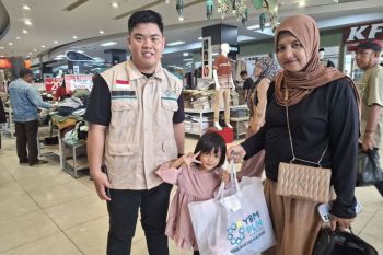 YBM PLN Kalbar ajak 284 anak yatim dhuafa belanja baju lebaran