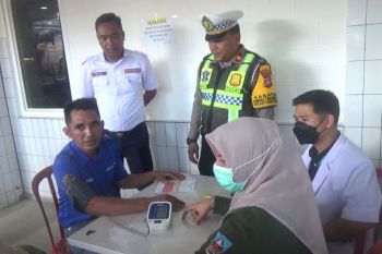 Satlantas Polres Dharmasraya lakukan "ramp check" bus mudik lebaran 2026