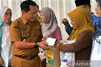Seratus UMKM terdampak bencana di Padang Pariaman peroleh bantuan bantuan