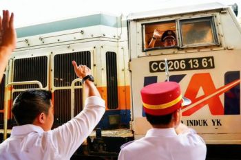 Seskab: Tiket kereta kerakyatan turun jadi Rp135 ribu-Rp175 ribu