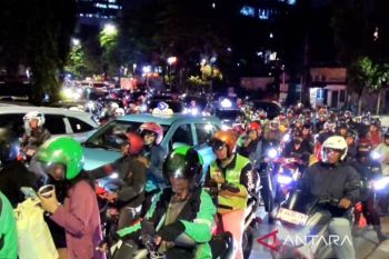 H-5 Lebaran, pemudik bermotor mulai padati Jalan Raya Kalimalang