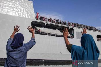 KRI Banda Aceh-593 ushers thousands home from Jakarta for free