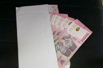 Riuh Lebaran,  sunyi di balik THR