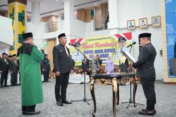 Bupati Tapin lantik Unda Absori jadi Sekda definitif