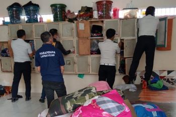 Petugas temukan telepon genggam saat razia di Lapas Muara Bulian