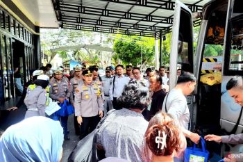 Polda Gorontalo lepas 100 peserta mudik gratis ke Manado