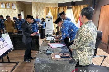 Gubernur Gorontalo: Pengukuhan Komisaris BUMD perkuat ekonomi daerah