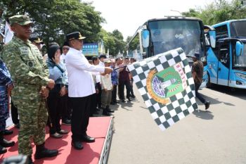 Gubernur Banten lepas peserta mudik gratis tujuan Jawa-Sumatera