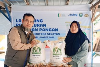 Bulog OKU salurkan bantuan pangan 966 ton beras dan 193 ribu liter minyak goreng