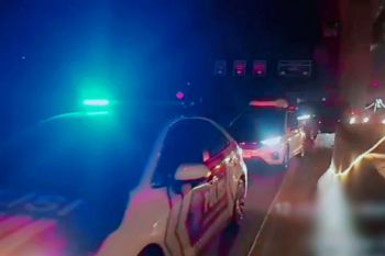 Padat, petugas terapkan buka-tutup contraflow di Tol Japek Rabu malam