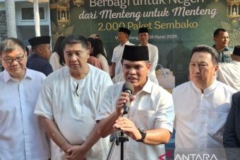 Menteri PKP-KSAL bagikan 2.000 paket sembako ke warga Menteng Jakarta