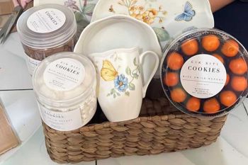 Pengrajin hampers layani pesanan ratusan paket jelang Lebaran