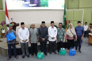 KALAM UIN Walisongo salurkan paket sembako dan gelar buka bersama warga sekitar kampus