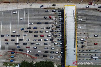 Polri terapkan one way guna urai kepadatan puncak arus balik Lebaran