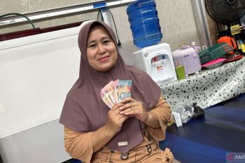 Penyintas bencana di Agam terima santunan Lebaran