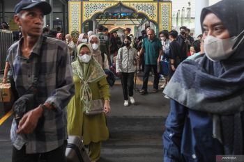 Arus mudik H-2 di Stasiun Gubeng