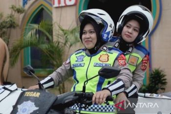 Polwan Satlantas Bogor padukan patroli dan aksi sosial di Puncak