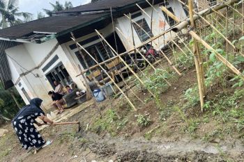 Penyintas bencana Agam pulang untuk bersihkan rumah sambut Lebaran