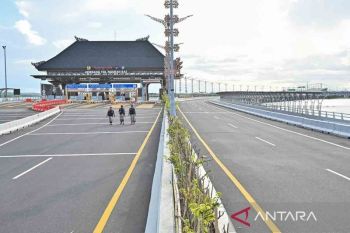 Ratusan Pecalang Desa Adat Tuban berpatroli selama Nyepi