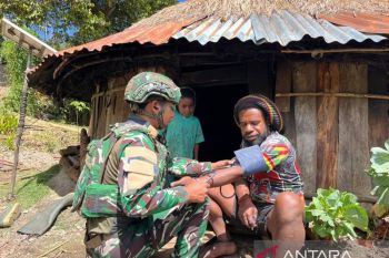 Satgas Yonif 136 perkuat patroli simpatik daerah rawan konflik Puncak Jaya