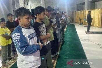 Warga Hutanabolon masih semangat jalani tarawih di akhir Ramadhan