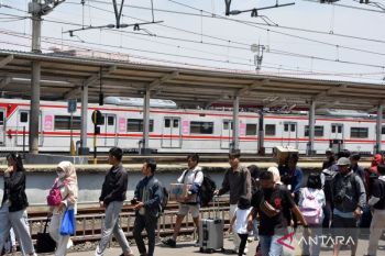 236 ribu orang gunakan KRL Jabodetabek pada H+2 Lebaran