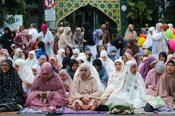 Shalat Idul Fitri warga Muhammadiyah di Surabaya
