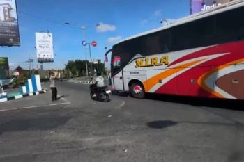 Polres Kediri: Arus lalu lintas di simpang Mengkreng landai lancar