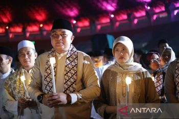 Bupati Bogor pimpin pawai obor bersama ribuan warga di Stadion Pakansari pada Jumat malam