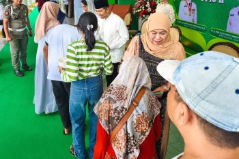 Gubernur Jatim undang warga "riyayan" di Grahadi dan Jemursari