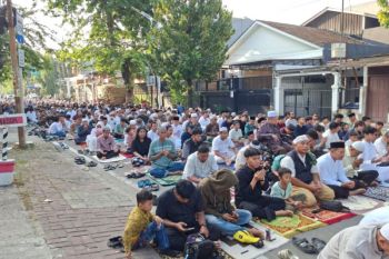 Jamaah padati Masjid Muhammadiyah Cengkareng untuk Shalat Idul Fitri