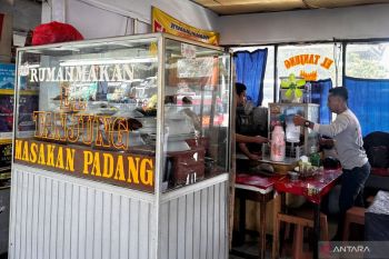 Periode mudik, pedagang Kampung Rambutan raup hingga Rp8 juta sehari