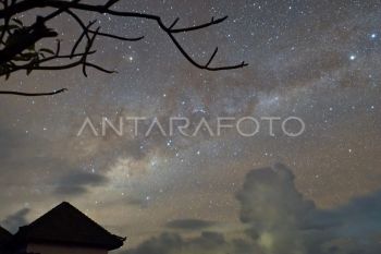 Galaksi Bima Sakti nampak di langit Bali saat Nyepi