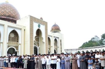 Salat Id di Masjid Manarul 'Ilmi Islamic Center Padang Panjang diikuti antusias oleh masyarakat