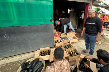 Polresta Cirebon sita 1.892 botol miras jaga kondusivitas saat Lebaran