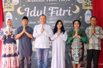 Bupati Gumas silaturahmi lebaran ke sejumlah tokoh muslim